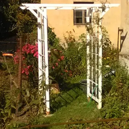 U Tupacku Dvory nad Luznici