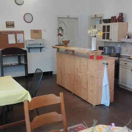 U Tupacku Dvory nad Luznici