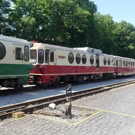 U Tupacku Dvory nad Luznici